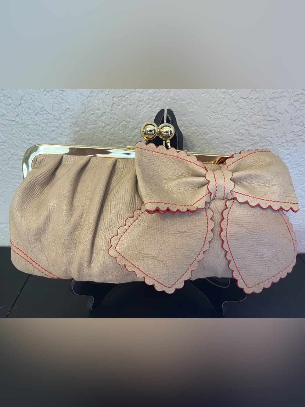 Women's Jessica Simpson light pink  Bow Clutch Bag with Red Trim NWOT
